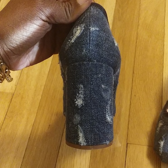 I'm selling this trendy pair of Miu Miu pumps. - Picture 4 of 4